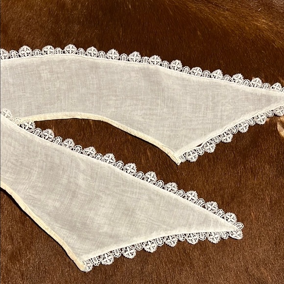 vintage hand made cotton collar with lace edging, featuring triangular points - Picture 6 of 9